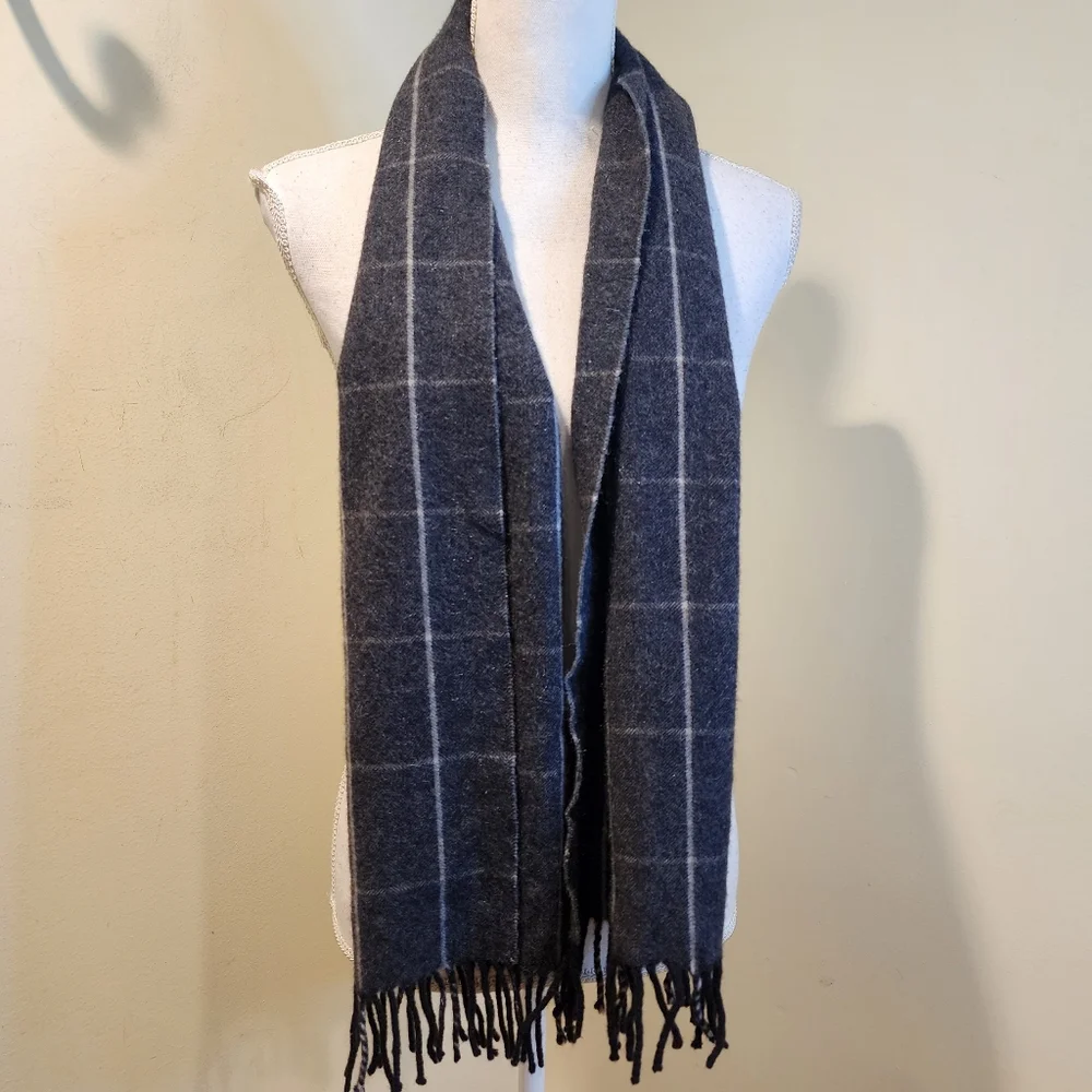 BLACK BROWN 1826 Plaid Fringe Cashmere  Scarf in Dark Gray